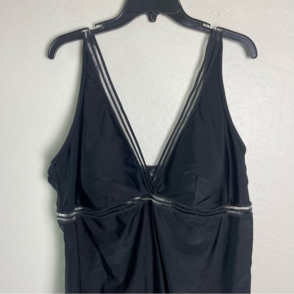 Torrid Black Wireless Elastic Inset One Piece Swimsuit 4X 12710294 - Picture 4 of 16